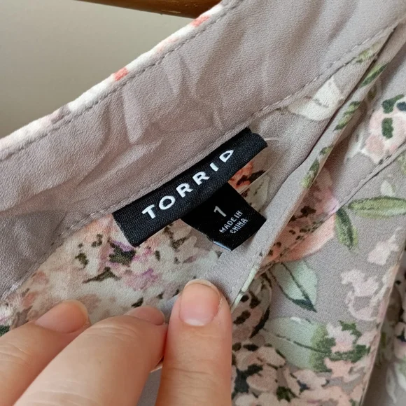 Torrid Plus Floral Strappy Top - Picture 7 of 13
